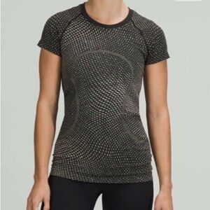 Lululemon Swiftly Tech Short Sleeve Shirt 2.0
Grid Warp Black / Neon Multi Sz 10